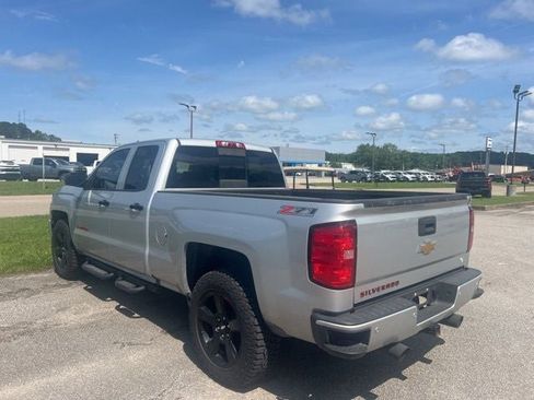 Used 2017 Chevrolet Silverado 1500 LT w/ Redline Edition AWD/4WD image 4