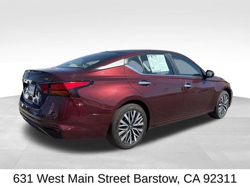 Used 2024 Nissan Altima 2.5 SV FWD image 5