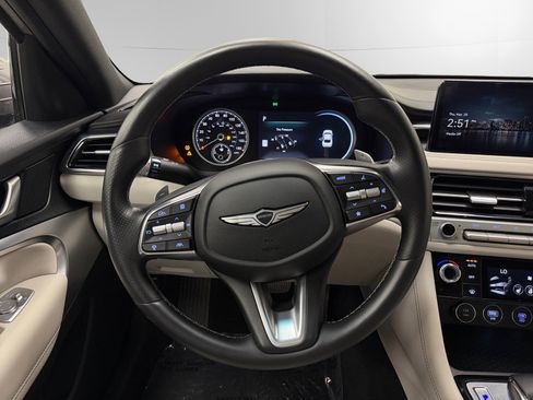 Used 2025 Genesis G70 2.5T image 12