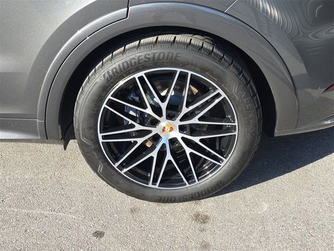 Certified 2025 Porsche Cayenne Base image 11