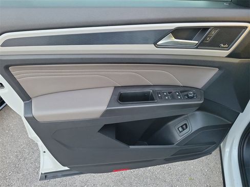 Used 2023 Volkswagen Atlas SEL Premium image 16