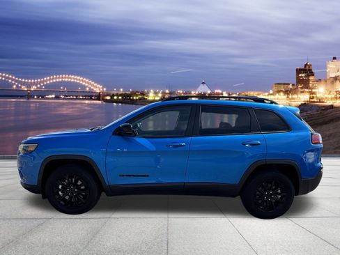 Used 2023 Jeep Cherokee Altitude Lux image 2