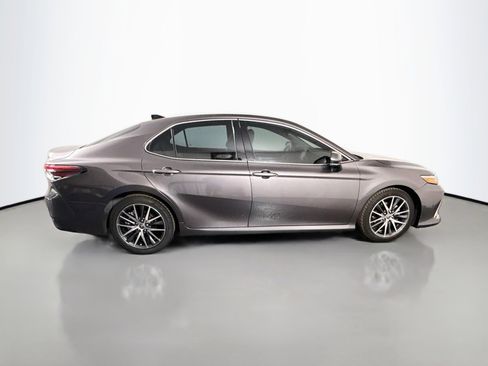 Used 2024 Toyota Camry XLE FWD image 11