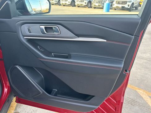 Certified 2025 Ford Explorer ST RWD image 9