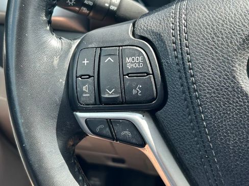 Used 2018 Toyota Highlander Limited FWD image 40