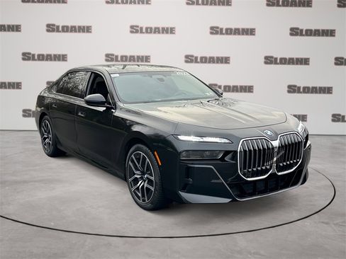 Used 2023 BMW 760i xDrive w/ Executive Package image 7