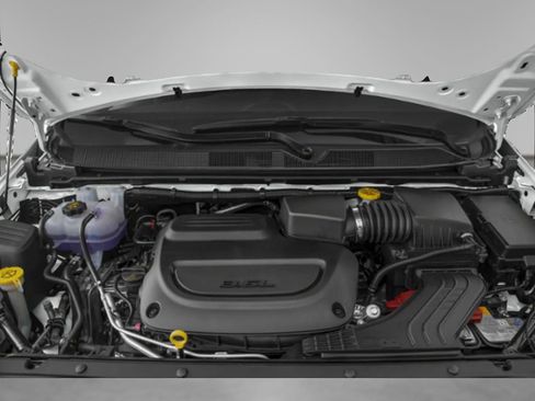 Used 2024 Chrysler Pacifica Touring-L image 9