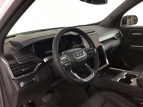 Used 2024 GMC Acadia Elevation w/ Luxury Package image 8