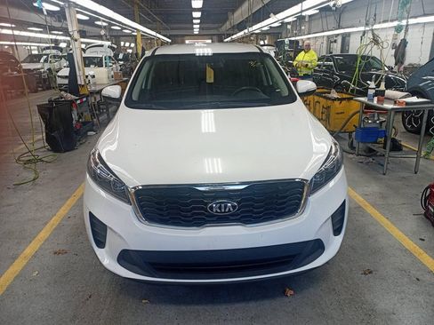 Used 2020 Kia Sorento LX image 2