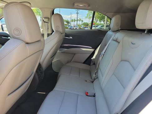 Used 2023 Cadillac XT4 Luxury w/ Cold Weather Package FWD image 18