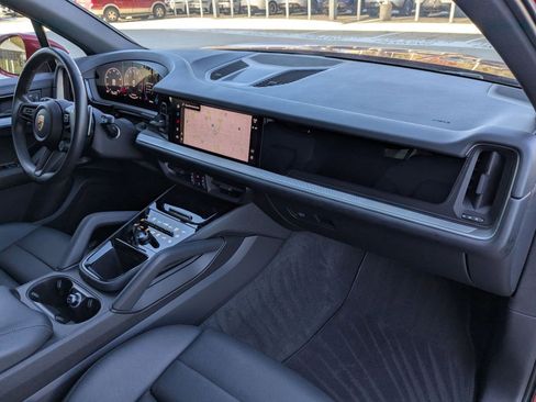 Used 2024 Porsche Cayenne S image 24