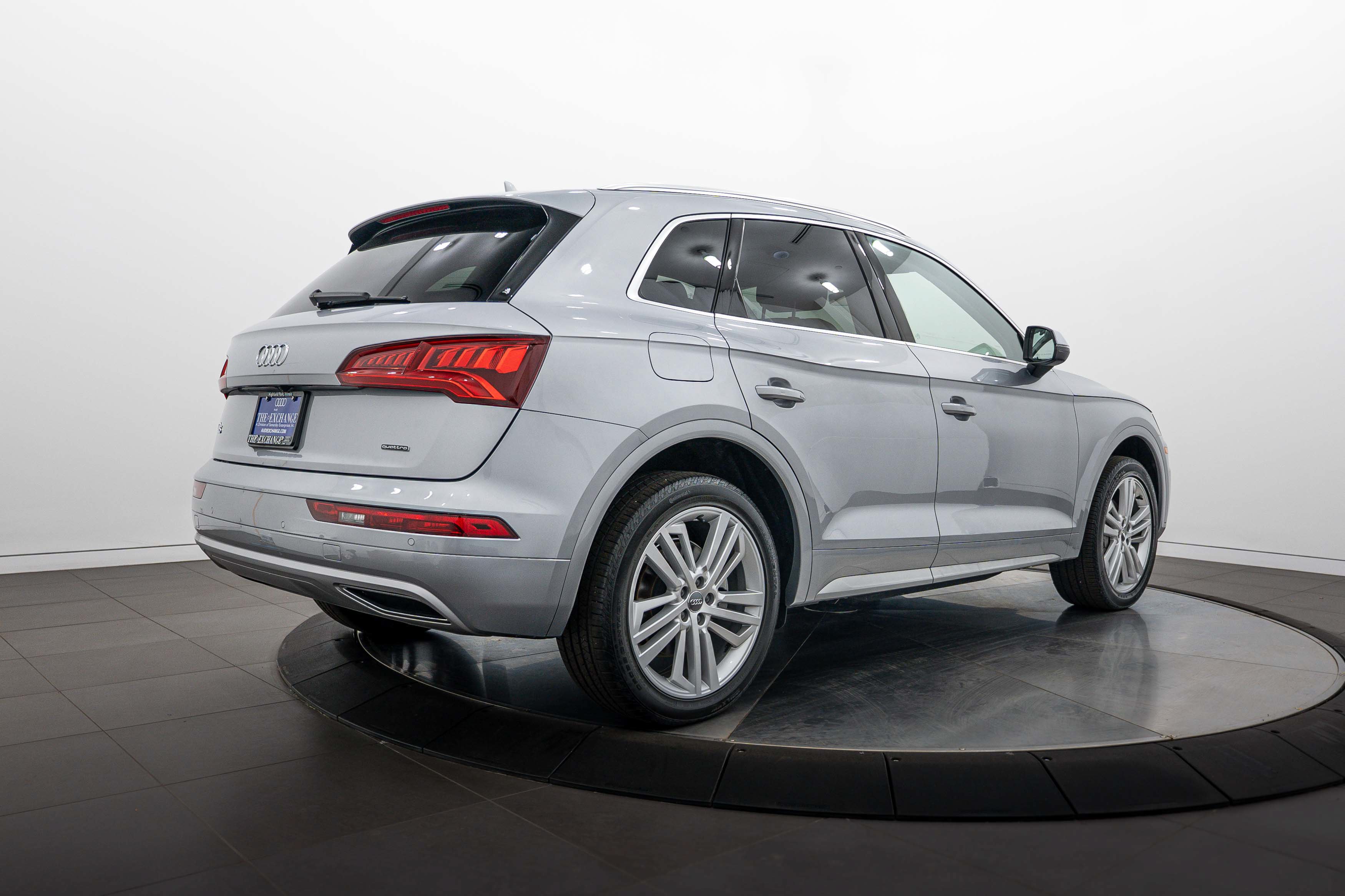 Used 2019 Audi Q5 2.0T Premium Plus w/ Premium Plus Package AWD/4WD image 4