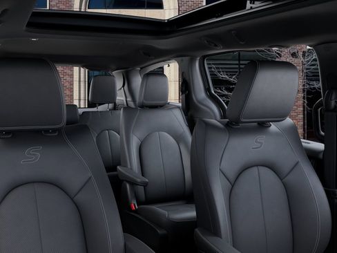 New 2025 Chrysler Pacifica Limited image 26