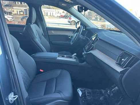 Used 2025 Volvo XC90 B6 Plus image 13