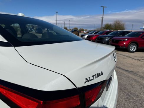 Used 2024 Nissan Altima 2.5 SV image 8