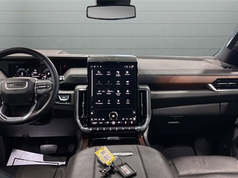 Used 2025 GMC Yukon XL Denali image 9