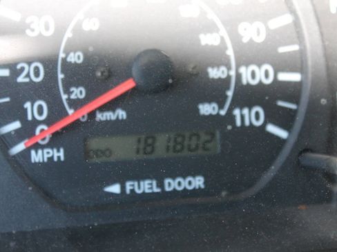 Used 1998 Toyota Sienna LE FWD image 39