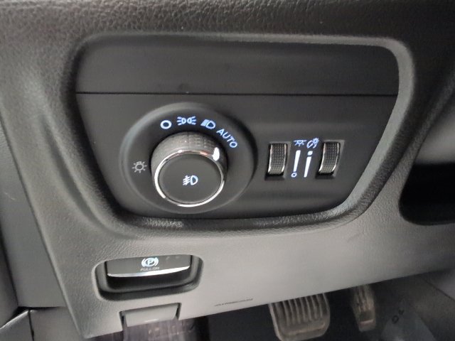 Used 2024 Jeep Grand Cherokee Limited w/ Luxury Tech Group II AWD/4WD image 17