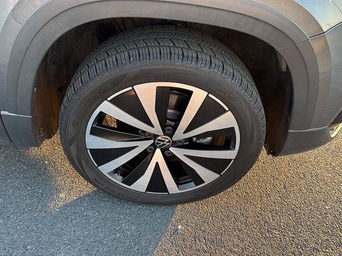 Used 2022 Volkswagen Taos SE image 32