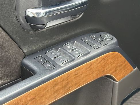 Used 2018 Chevrolet Silverado 1500 LTZ image 22