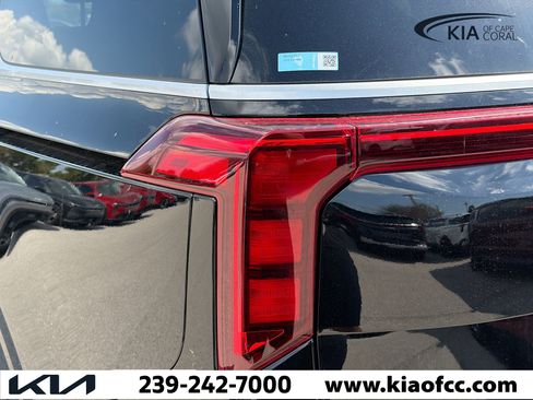 New 2026 Kia Carnival EX FWD image 9