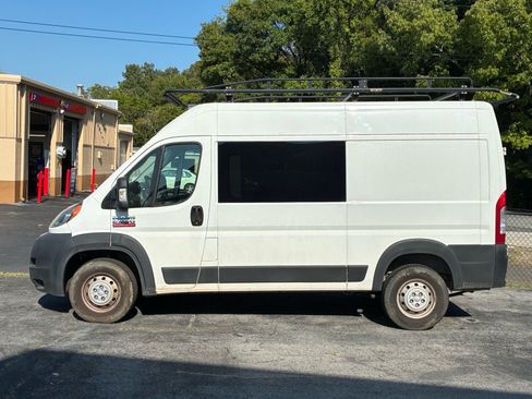 Used 2020 RAM ProMaster 2500 w/ Premium Appearance Group FWD image 3
