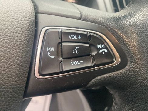 Used 2019 Ford Escape Titanium image 38