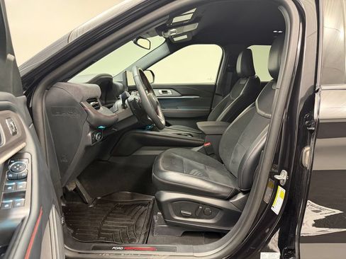 Used 2025 Ford Explorer ST AWD/4WD image 4