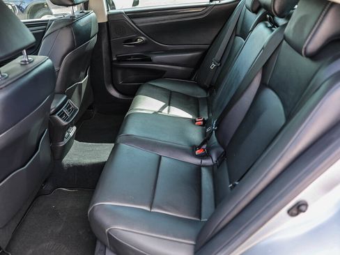Used 2025 Lexus ES 350 FWD image 8