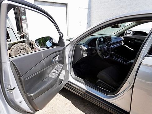 Used 2023 Honda Accord EX image 36
