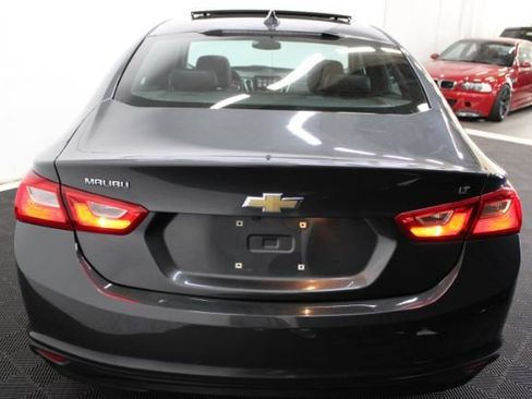 Used 2017 Chevrolet Malibu LT w/ Leather Package FWD image 6
