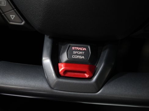 Used 2015 Lamborghini Huracan LP 610-4 image 35