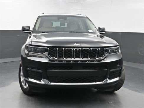 Used 2022 Jeep Grand Cherokee L Limited w/ Luxury Tech Group II image 46