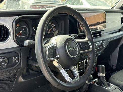 Used 2024 Jeep Wrangler Sahara image 9