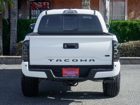 Used 2021 Toyota Tacoma TRD Off-Road w/ Technology Package AWD/4WD image 7