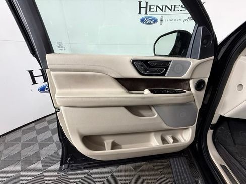 Used 2019 Lincoln Navigator Reserve AWD/4WD image 11