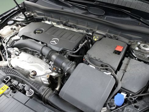 Used 2023 Mercedes-Benz GLB 250 image 12