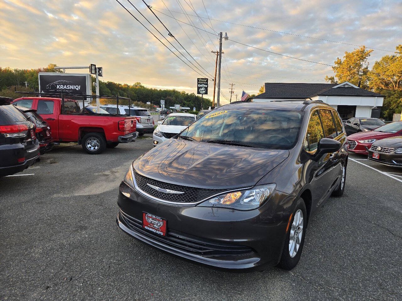 Used 2020 Chrysler Voyager Lxi FWD image 2