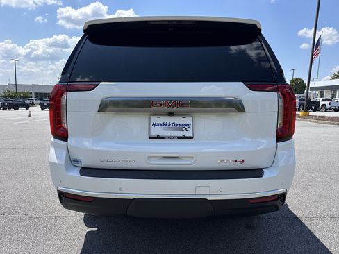 Used 2021 GMC Yukon AT4 w/ AT4 Premium Package AWD/4WD image 9