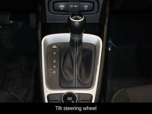 Used 2024 Hyundai Venue SEL image 13