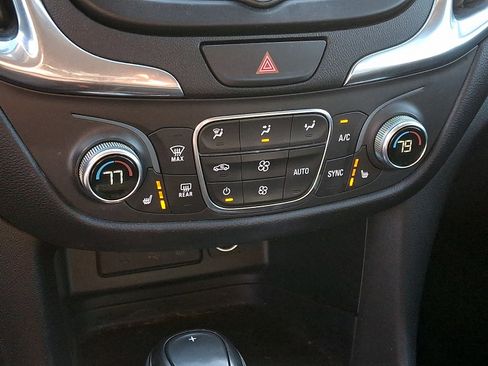 Used 2021 Chevrolet Equinox LT image 14