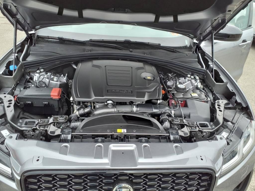 New 2025 Jaguar F-PACE R-Dynamic S AWD/4WD image 9