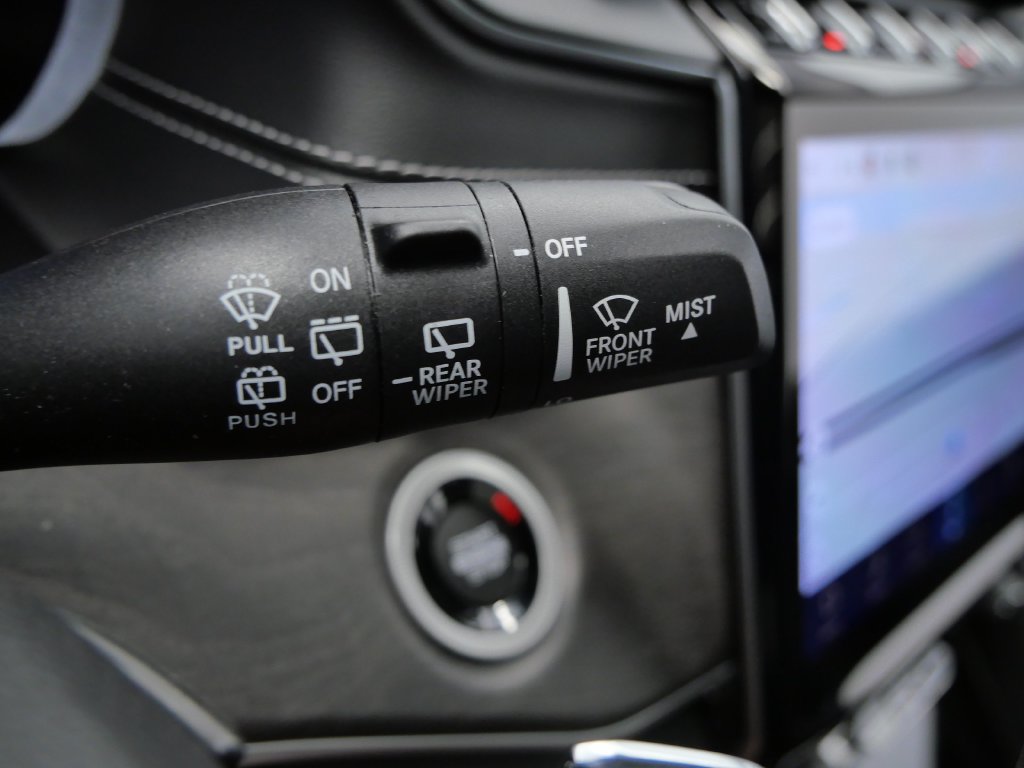 Used 2023 Jeep Grand Cherokee Limited AWD/4WD image 24
