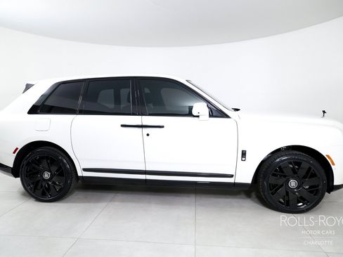 Used 2026 Rolls-Royce Cullinan AWD/4WD image 10