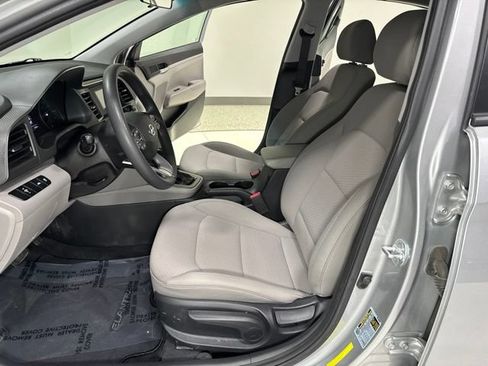 Used 2020 Hyundai Elantra SE FWD image 11
