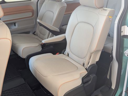 Used 2025 Volkswagen ID. Buzz Pro S Plus RWD image 18