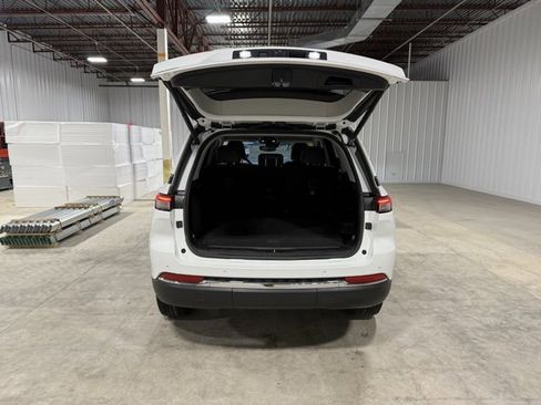 Used 2023 Jeep Grand Cherokee Limited image 31