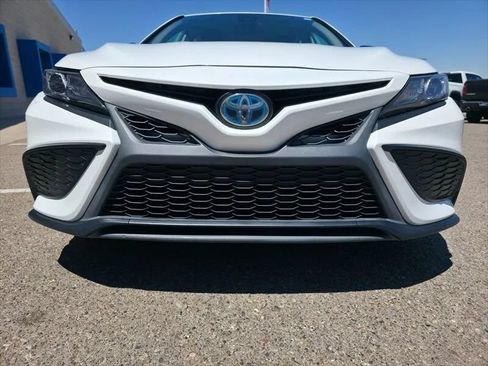 Used 2022 Toyota Camry SE w/ Convenience Package FWD image 5