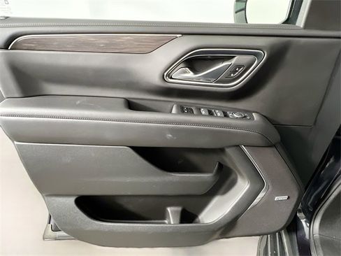 Used 2024 Chevrolet Suburban LT image 31
