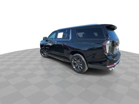 Used 2025 Chevrolet Suburban Premier AWD/4WD image 6